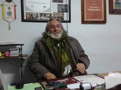 Il presidente dell'associazione � il 60enne Cosimo Modugno, nipote di Domenico: � lui a farci notare un'altra fantastica foto che ci � sfuggita